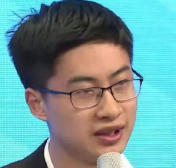 为什么非要和美国硬碰到底？话挑明了讲，要是退一步不顶住，中国的下一代真可能吃大亏