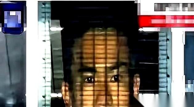 那个揣着刀，翻墙闯进咱们大使馆的日本军官，被当场拿下后，最硬核的一幕才算开场。