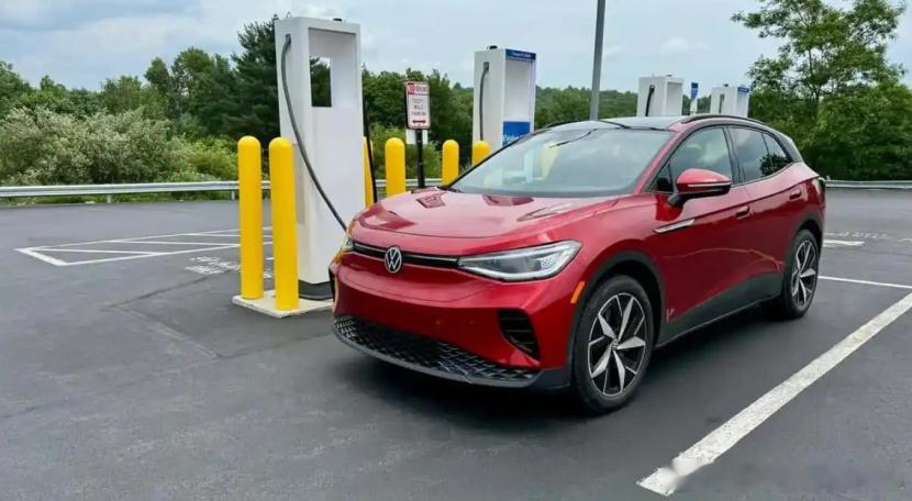 接到4起起火报告，大众在美召回4.5万辆ID.4。日前，由于高压电池存在起火风险