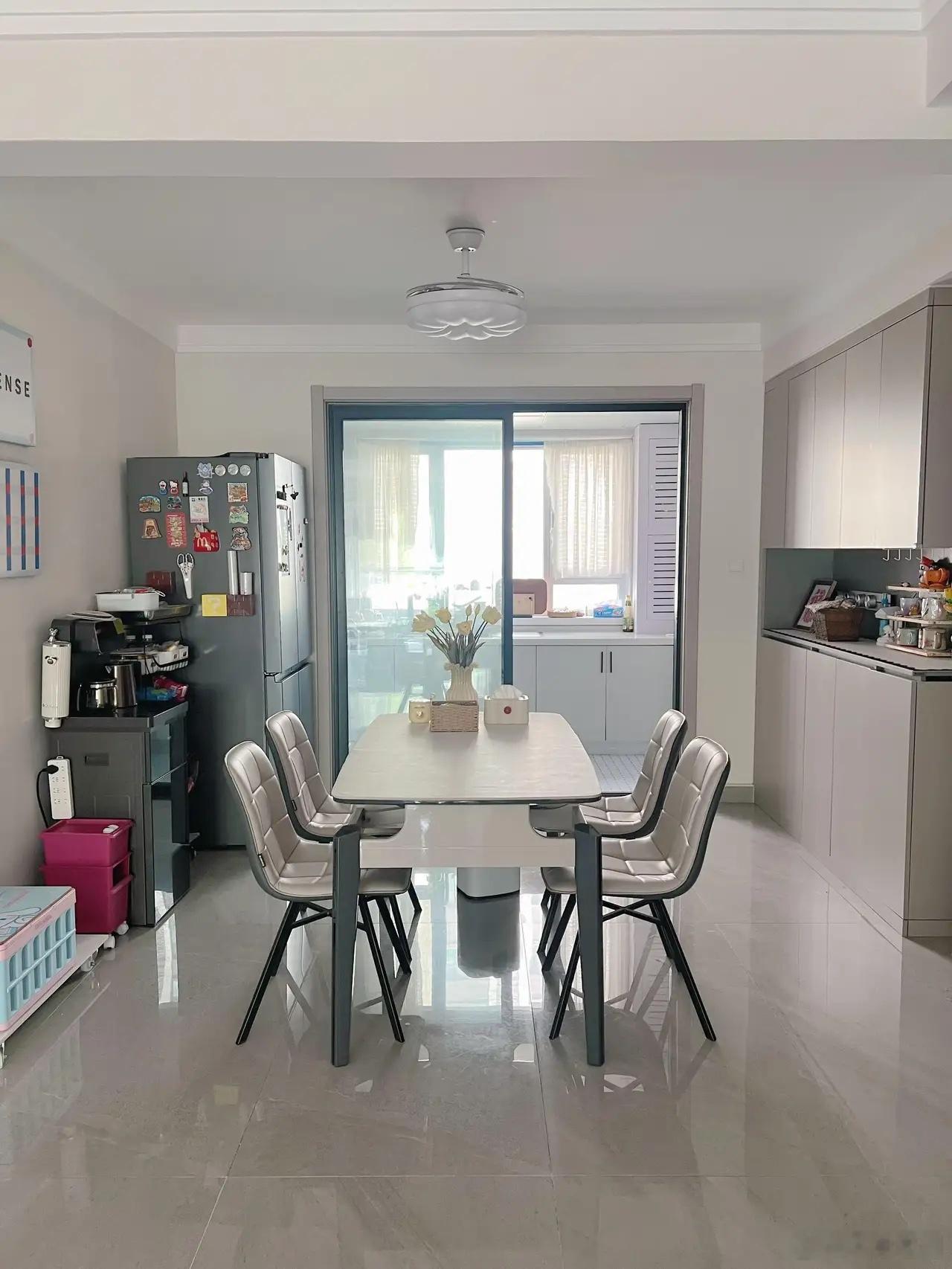 你们觉得图1和图2两种客厅摆放方式，哪个最好？