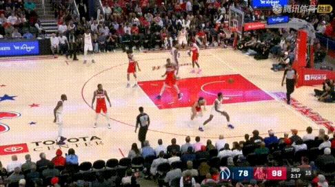 小史密斯练好这招就能成角！图1-2：3节的这种单打后仰中投，不需要他拥有多好的