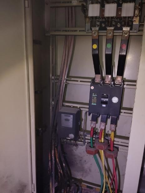 莫名其妙的，电缆竟然直接炸开了，领导说，如果这不是人为的故事，他把电缆直接吃了！