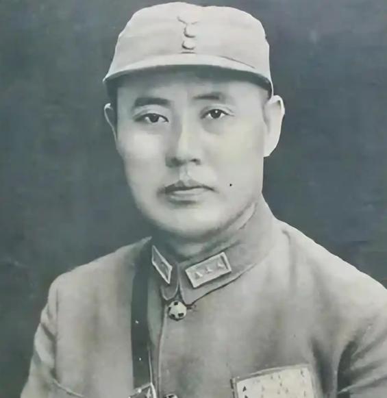 1956年，傅作义几次请求毛主席释放陈长捷，也几次去功德林探望他，然而，陈长捷每