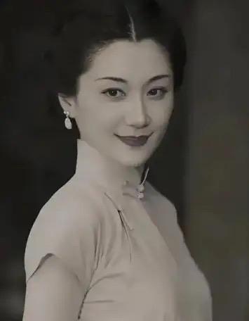 1930年，杜月笙的发妻沈月英，和表哥私会，云雨过后，她含泪嘱咐表哥：“你今天晚