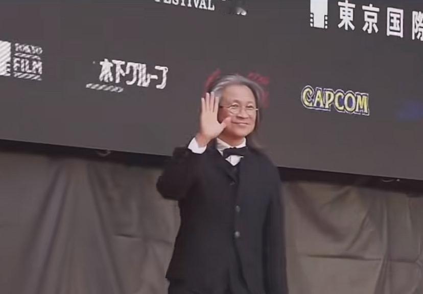 陈可辛有点惨啊!代表《酱园弄》独自一人现身东京电影节,影片里的主演是因为忙,还是