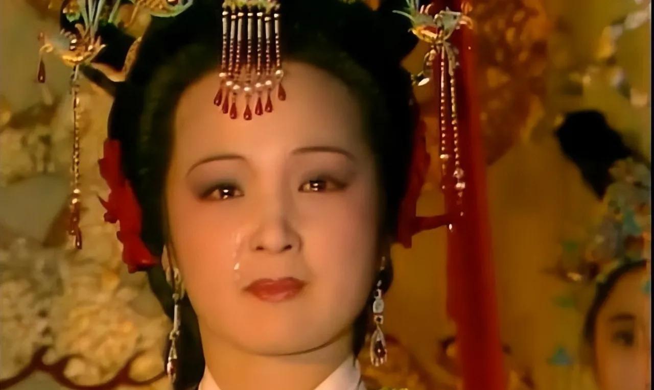 有人说《红楼梦》贾元春封贵妃这里就已经有所暗示了封号贤德妃是不是有点不对