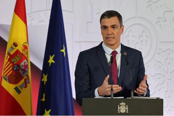 欧洲政坛这波反转真的越看越有意思，一开始敢站出来说公道话的就孤零零一个国家，还被