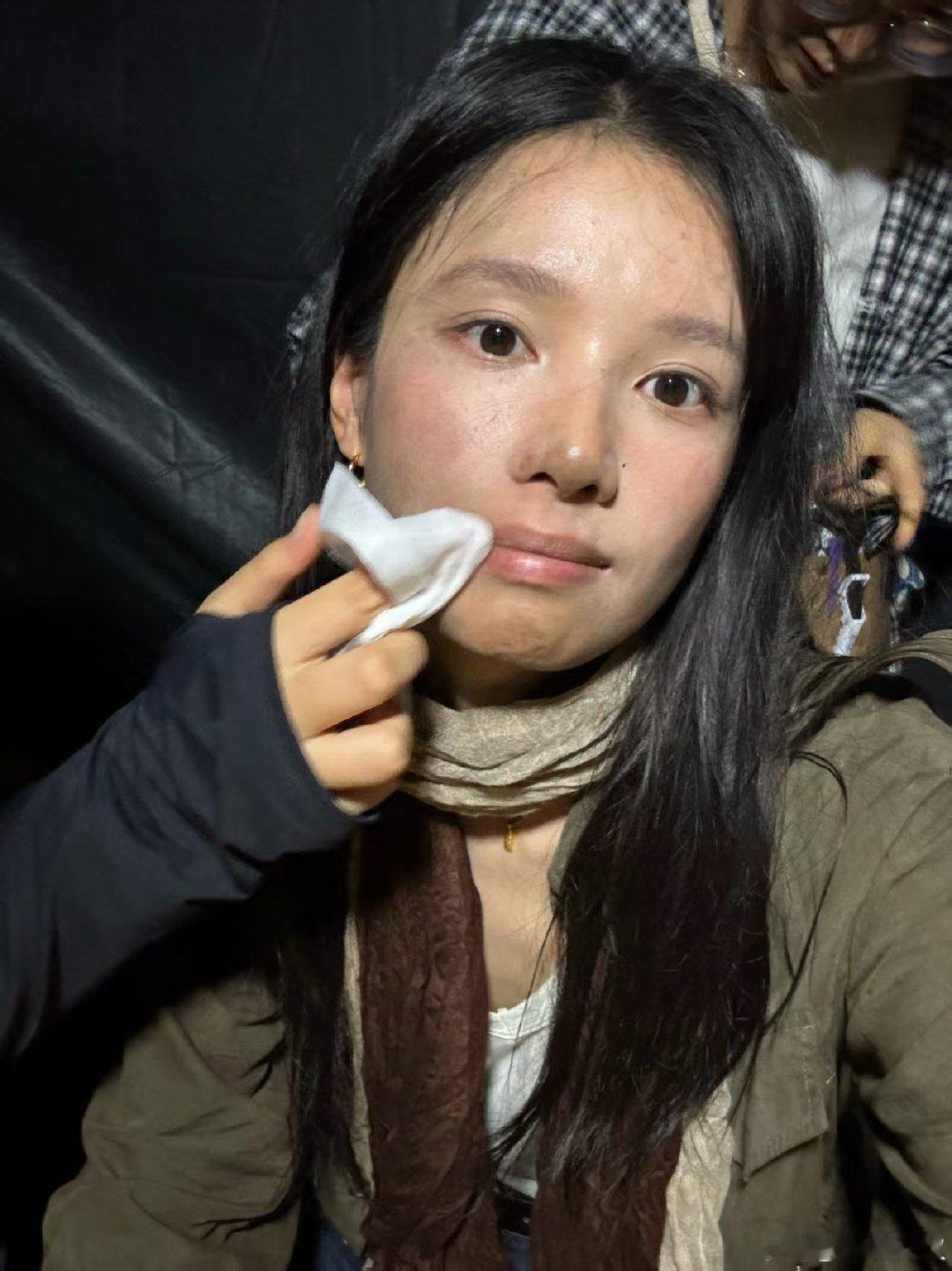 张婧仪晒脏脏包苗靖张婧仪晒脏脏包苗靖张婧仪被吊好高张婧仪晒高空威亚照