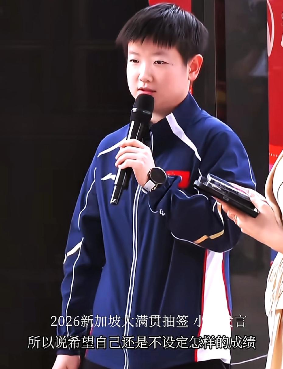 莎莎又出洋相了，哈哈，昨天抽签时，小莎把号码牌掉地上，脸立刻就红温了！莎莎采