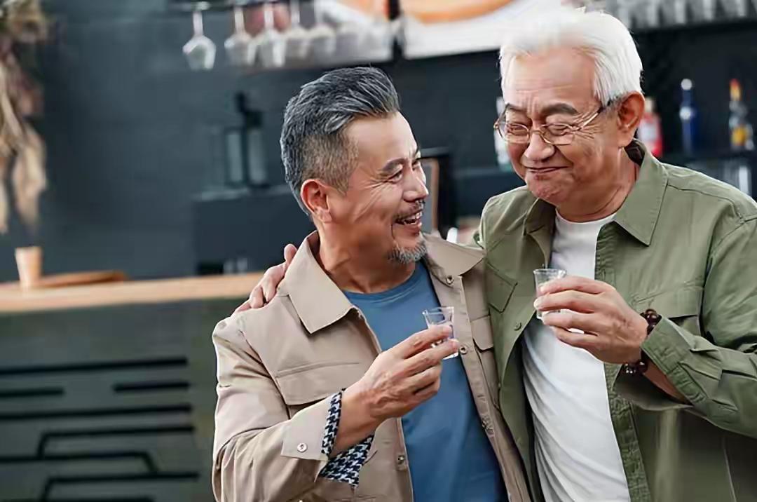 喝酒又火了？医生研究发现：冠心病患者在喝酒时，需要多留意6点——但请先认清：“