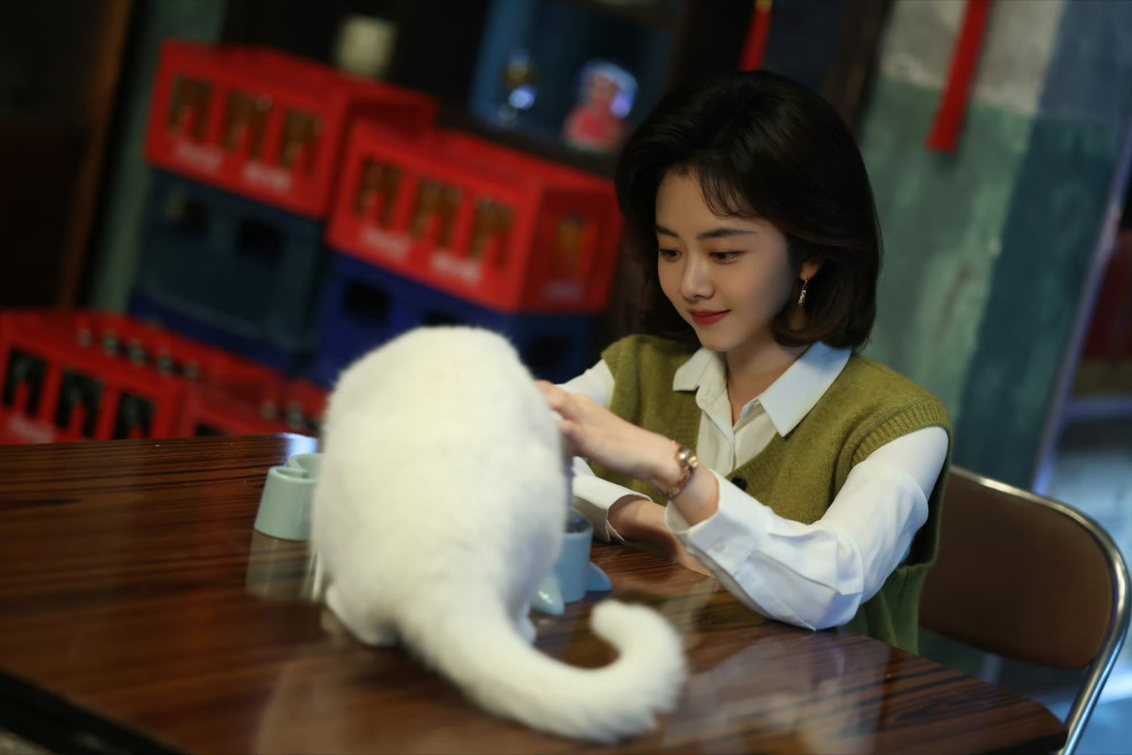 谭松韵谭松韵可塑性一张娃娃脸演尽人间悲欢，这就是谭松韵的魔力。《我的山与海》里她