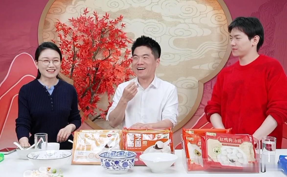 只有当过哥的人知道怎么制裁弟弟😂今天董宇辉突然空降直播间谈笑间潇潇“告状”