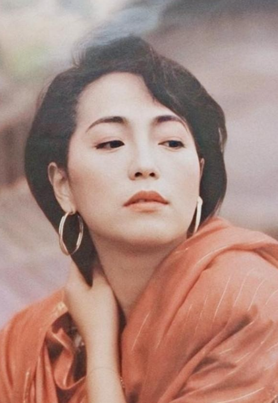 1997年，林正英去世，留下1000万遗产给苑琼丹。苑琼丹当场发誓：“我这辈子都