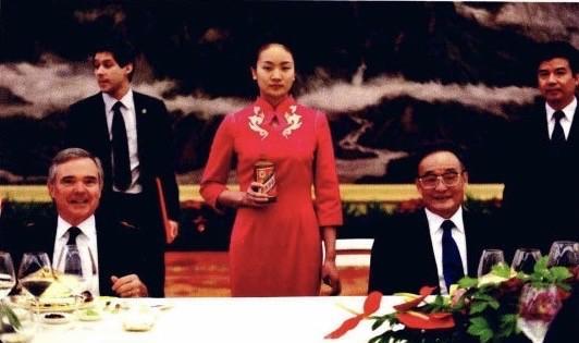 2011年4月27日，全国人大常委会委员长吴邦国在人民大会堂宴请法国国民议会议长