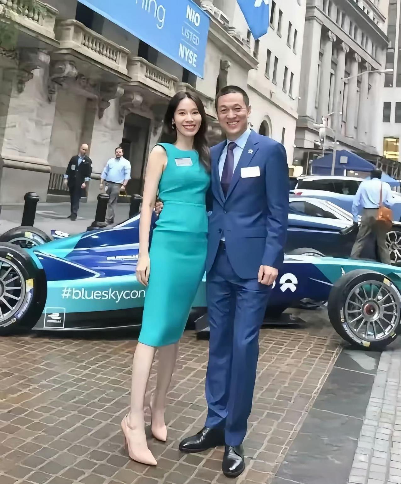 蔚来老板老板娘李斌和老婆王屹芝，也算是郎才女貌啦！至今忘不了她被奶茶妹妹怼的名