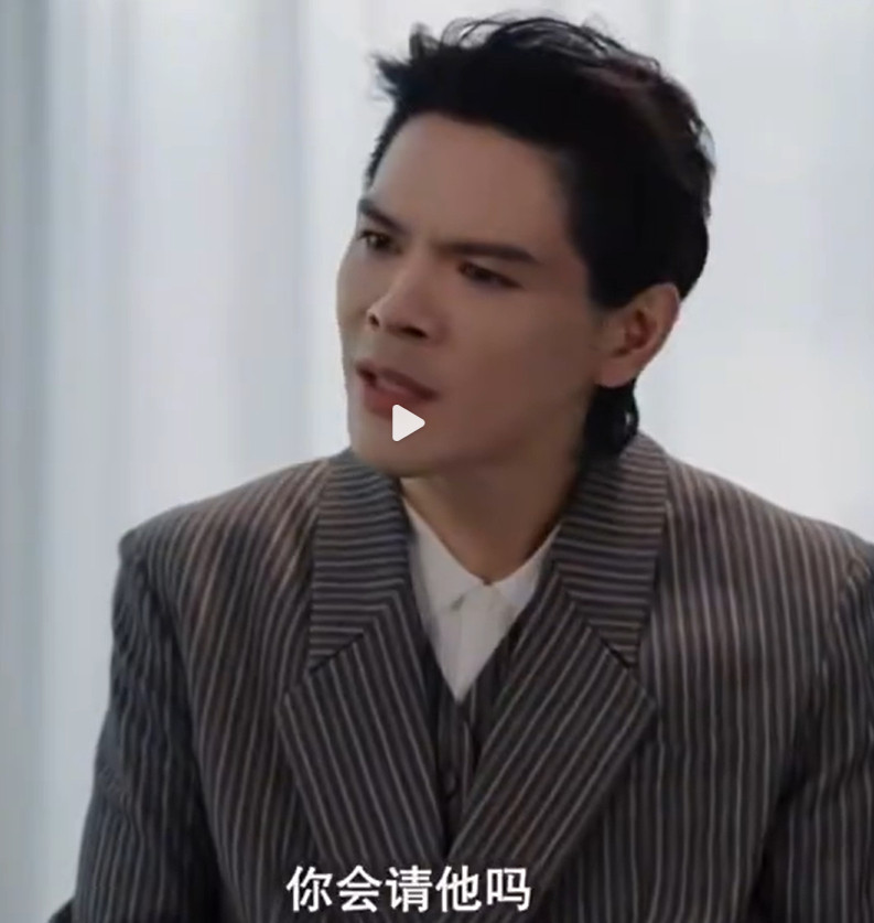 向佐说自己很心疼弟弟，自己得到太多无条件的爱，为什么父母不能也这样对弟弟，还说自