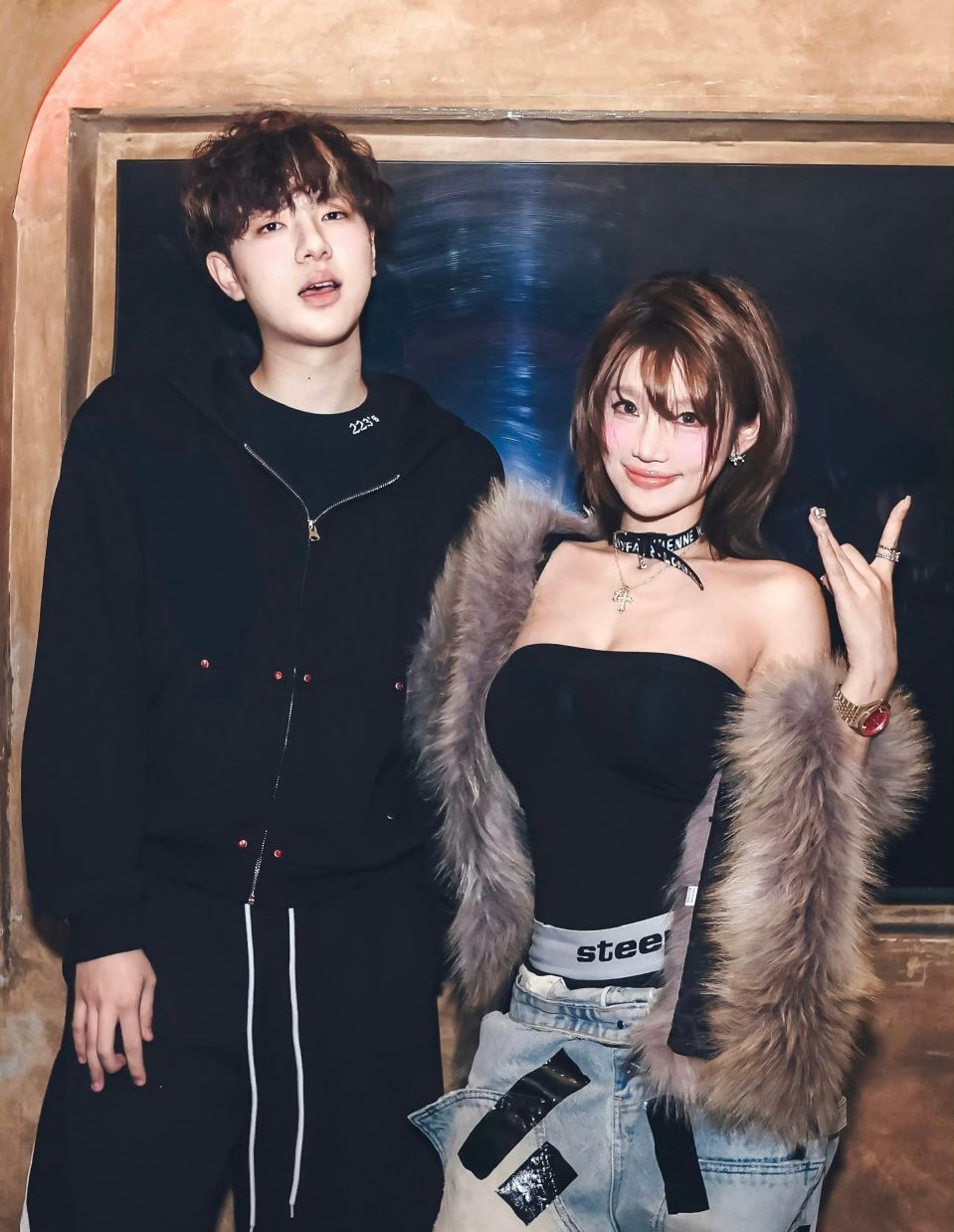 TopBarry也是好起来了，能和美女玩子同框！🔥