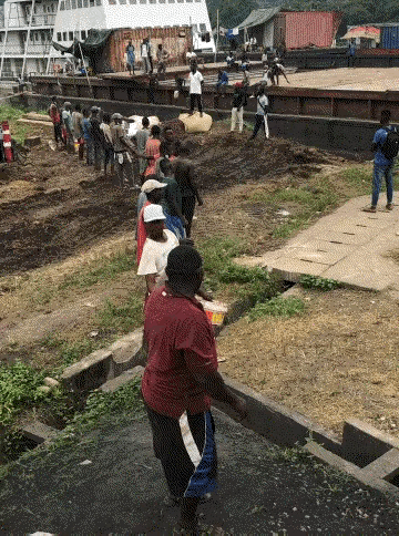 非洲人干活就是轻松​​​