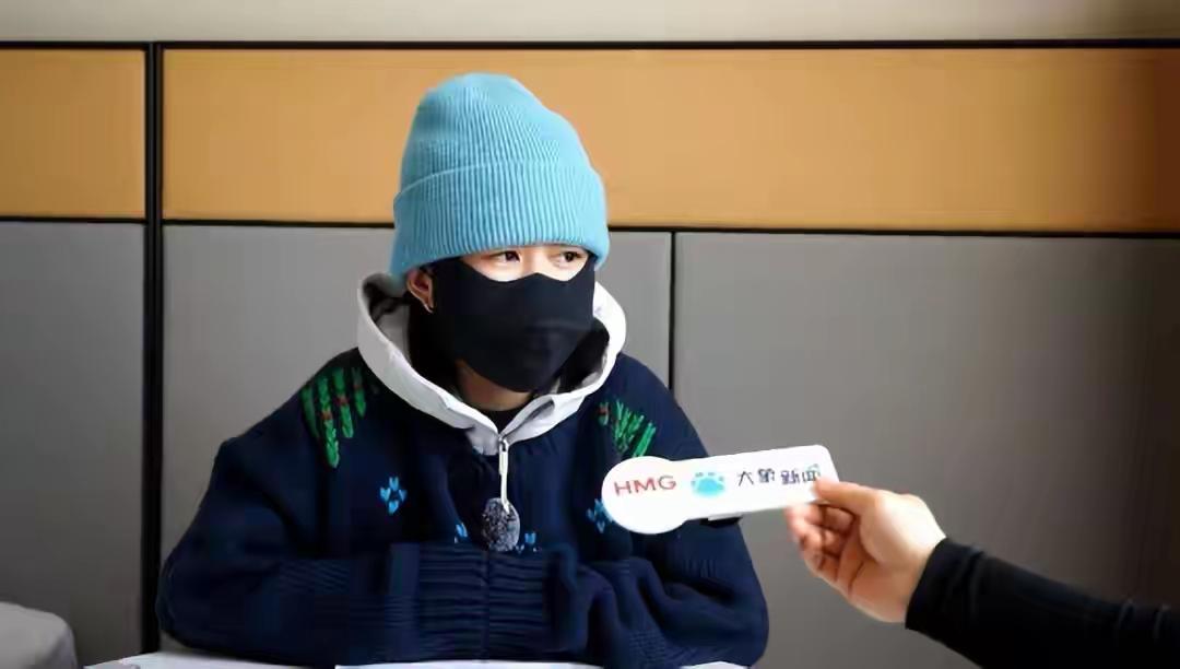 储户1800万元存款被转走，作恶者是银行员工赵某丽作案的手法并不高明：伪造储