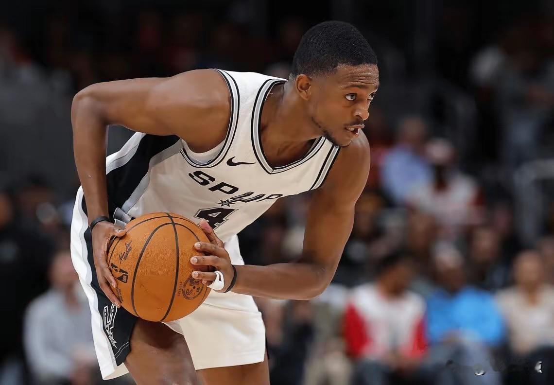 小狐狸把身价打没了今天马刺队客场挑战鹈鹕队，鹈鹕队联盟垫底球队，作为马刺队的