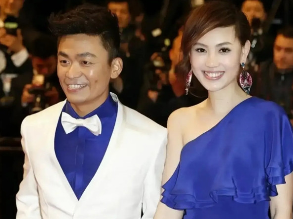 2016年，王宝强接到宋喆老婆的电话：“我发现宋哲出·轨了，你猜那个人是谁？”王
