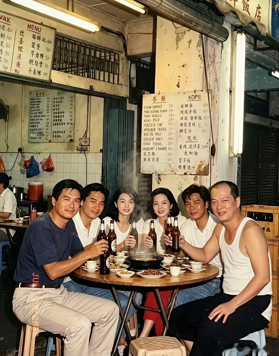 九十年代香港明华海鲜大排档，港圈黄金时代难得的神仙同框。从左至右依次是周润发、梁