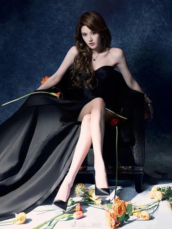 赵露思现在要实绩有实绩，要流量有流量，要待遇有待遇，状态也越来越好，简直就是蒸蒸