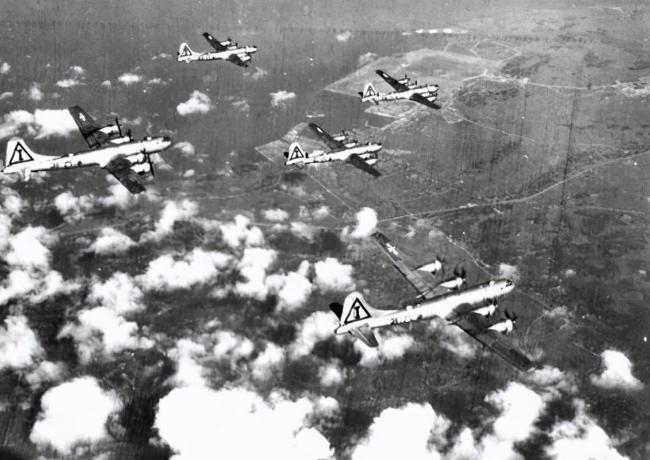 1945年5月，空袭日本本土的12名美军飞行员被日军抓获，日酋横山勇下令处死其中