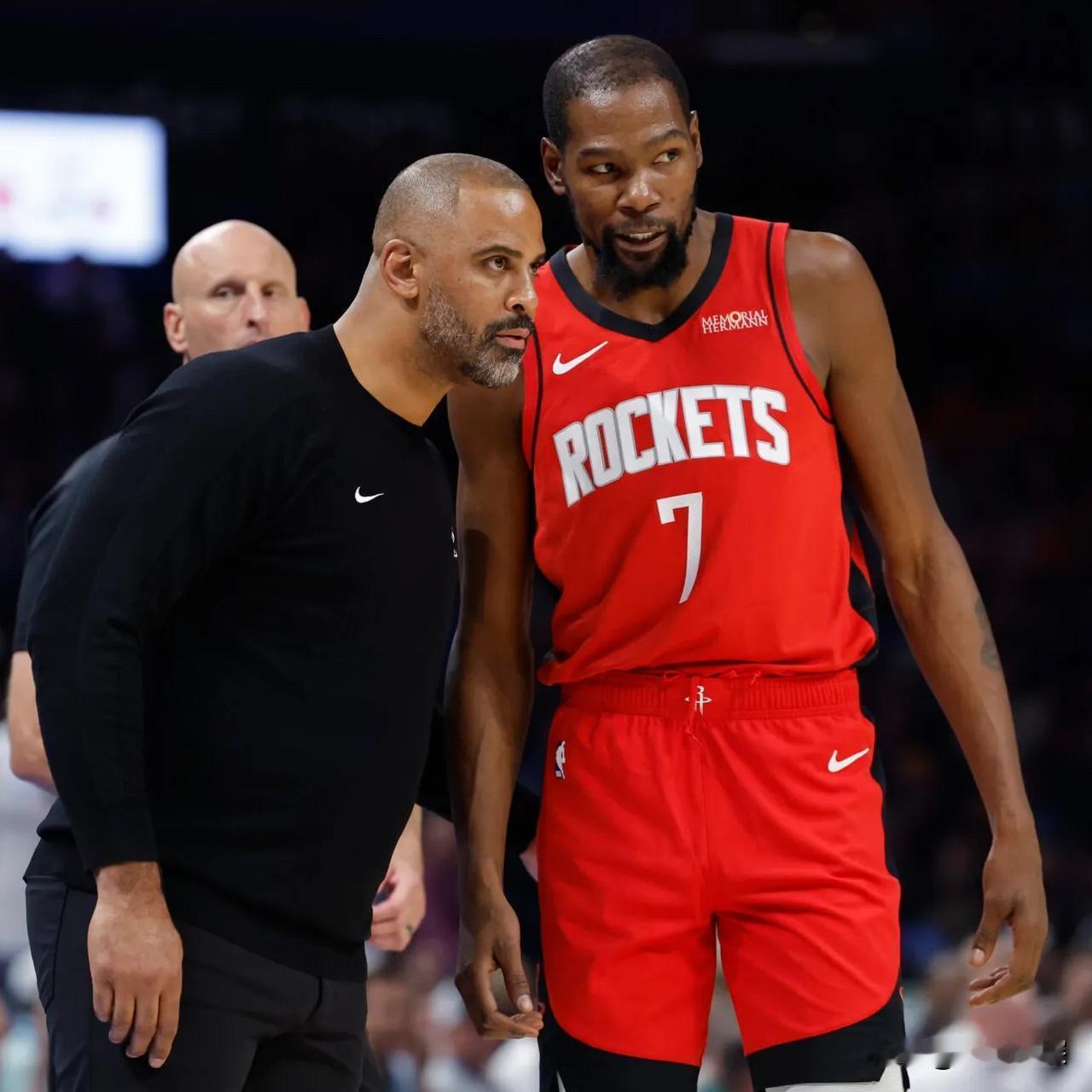 乌度卡怒喷裁判！但输球怪自己啊！火箭125-128惜败掘金，乌度卡赛后表达了对