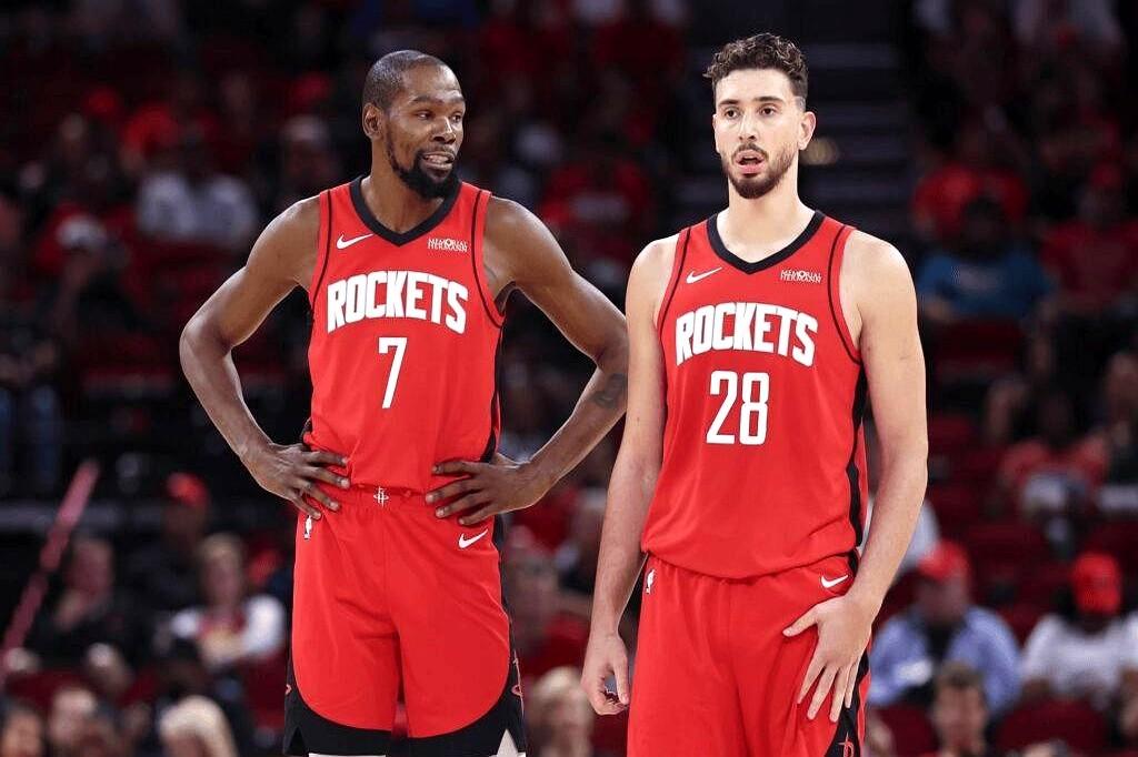 火箭队最大的问题，就是三个核心根本没法一起打球。谢泼德、阿门、申京，管理层把