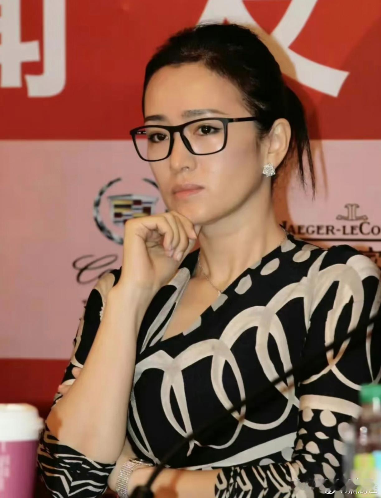 巩俐早期素颜完全女神来的!