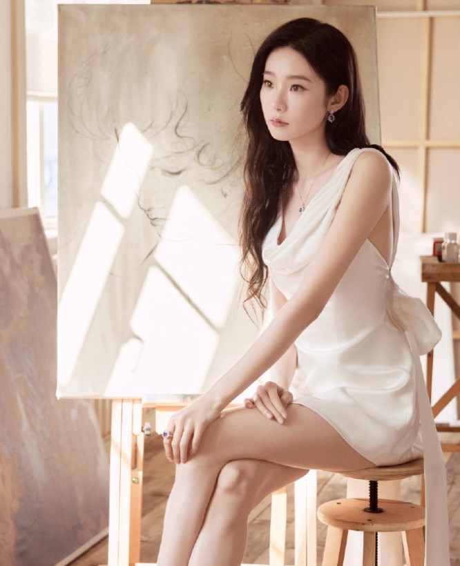 白鹿看着176cm的张艺凡使坏你肯定有180。张艺凡瞬间变脸，范丞丞补刀：你是