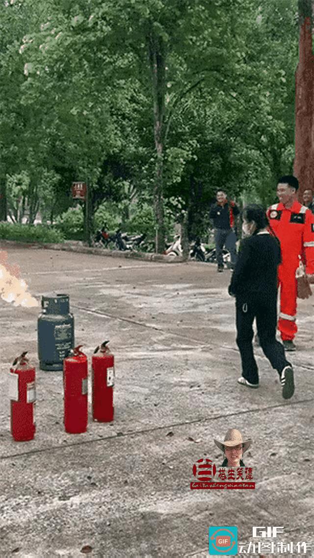 芭蕉扇[惊恐]你和牛魔王什么关系。