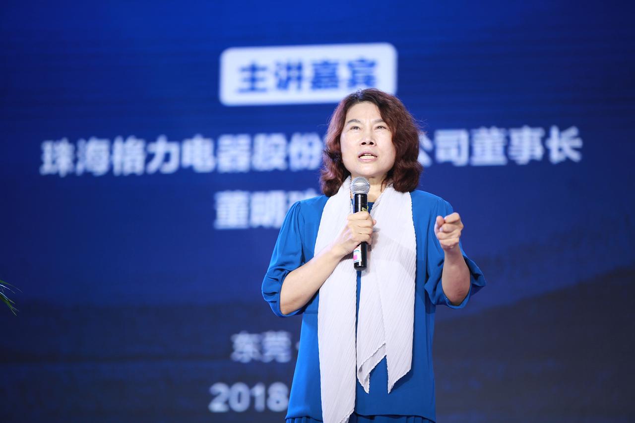 董明珠股东大会直言“拒用海归”，舆论曾群起而攻，如今却因“间谍案”反转态度！2