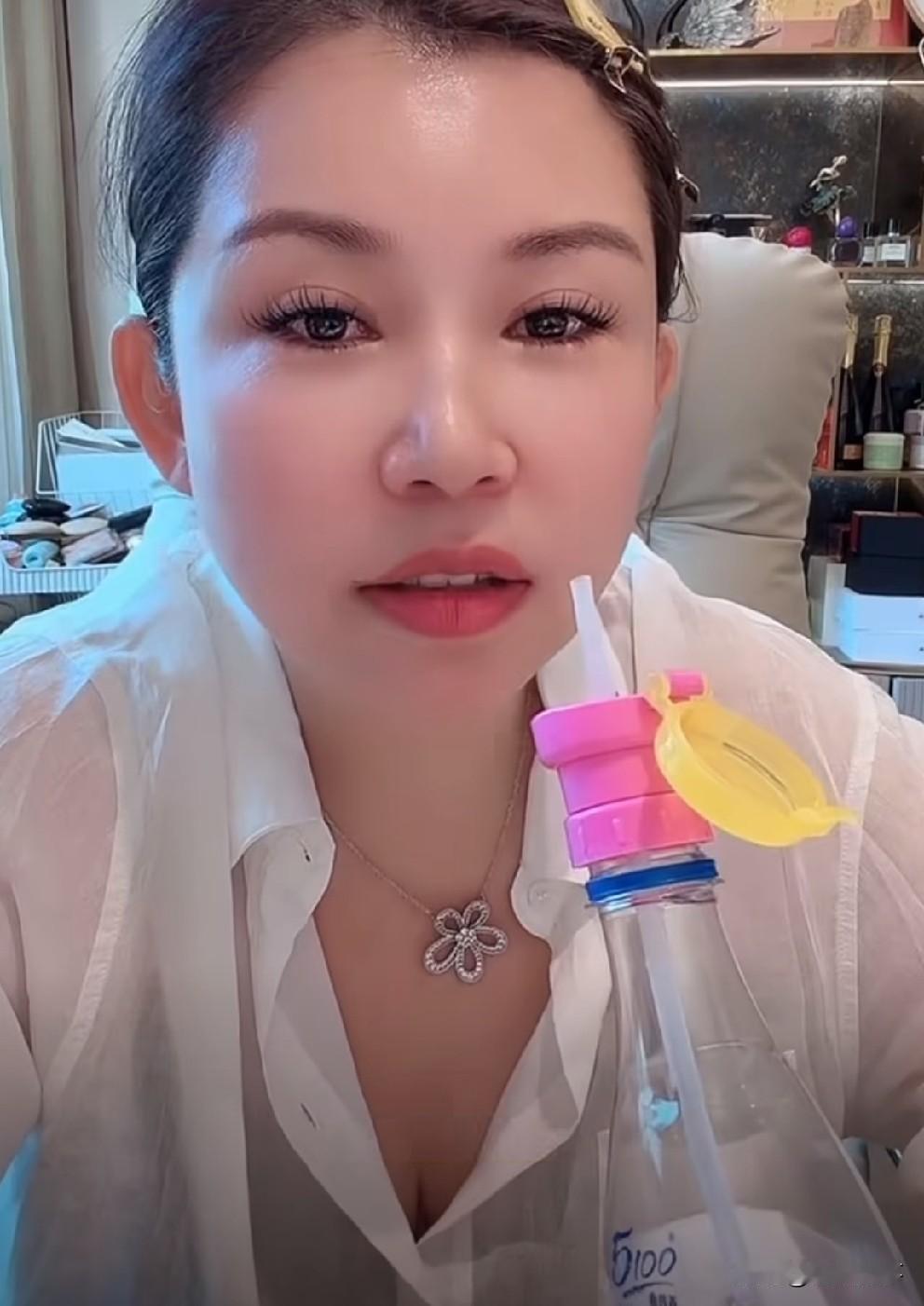 驴姐谈时大漂亮离开辛选，吐槽辛巴想不开，有那么多钱还想要金山银山！