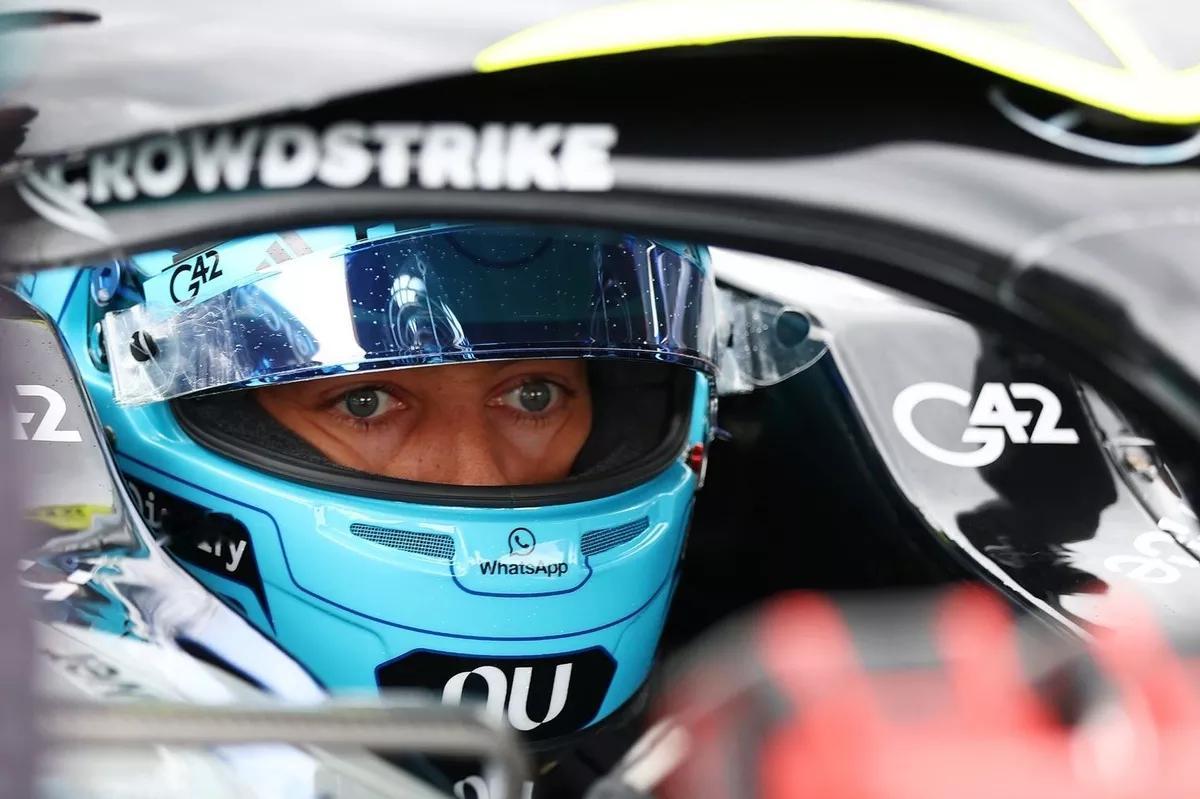 F1乔治•拉塞尔对维斯塔潘在排位赛扰乱梅赛德斯的尾流计划感到非常无奈拉塞尔：