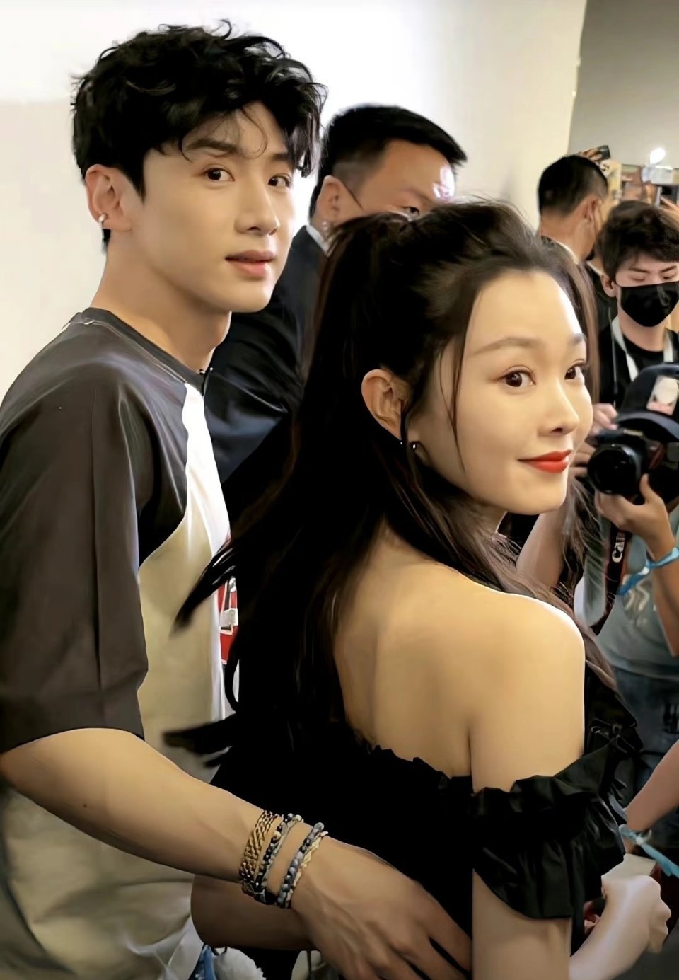 白敬亭宋轶之前看字母站有人总结了说双方闹的不太愉快的只不过他们没有正式公开过吧