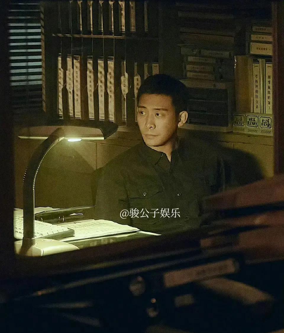 2025年4月27日，演员张译凭借电影《三大队》中程兵一角，斩获第二十届中国电影