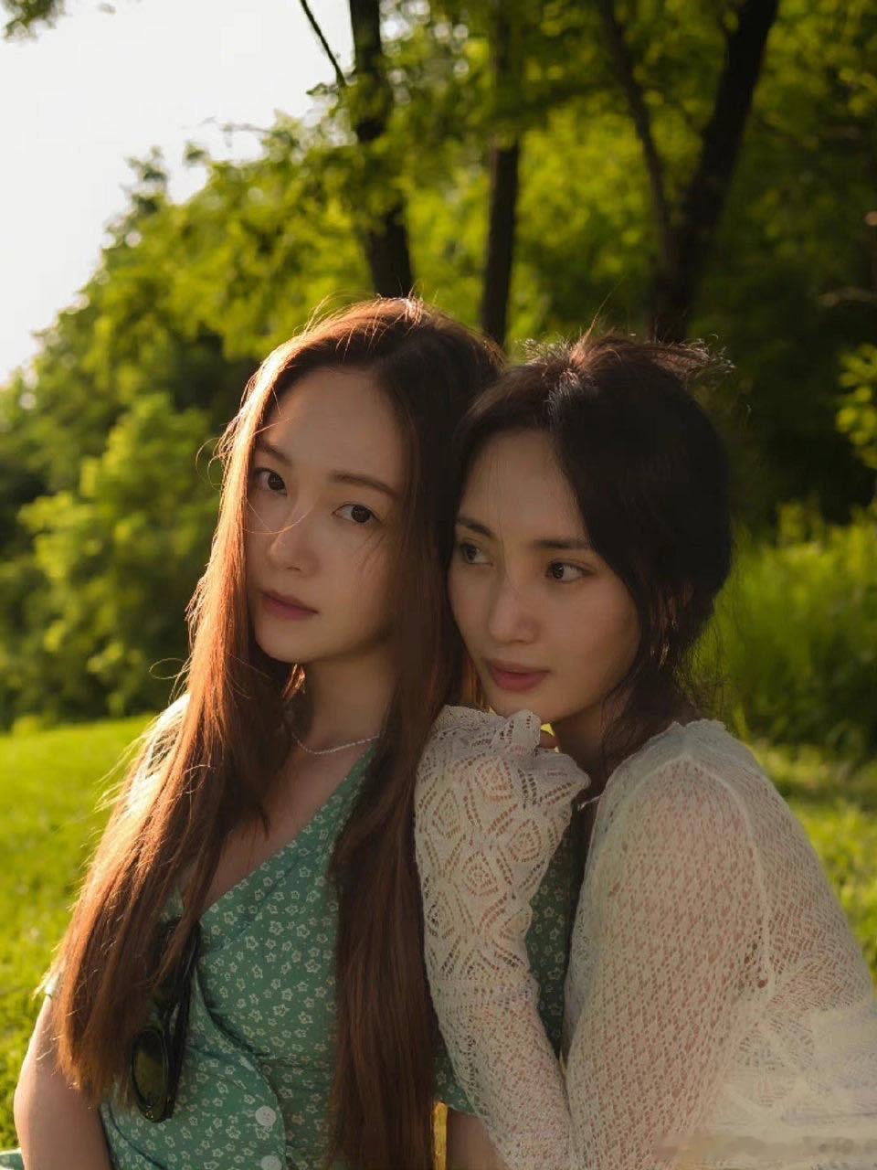 美女贴贴太好嗑！Jessica零点晒合照祝王紫璇生日快乐，四年坚守的友情超戳心