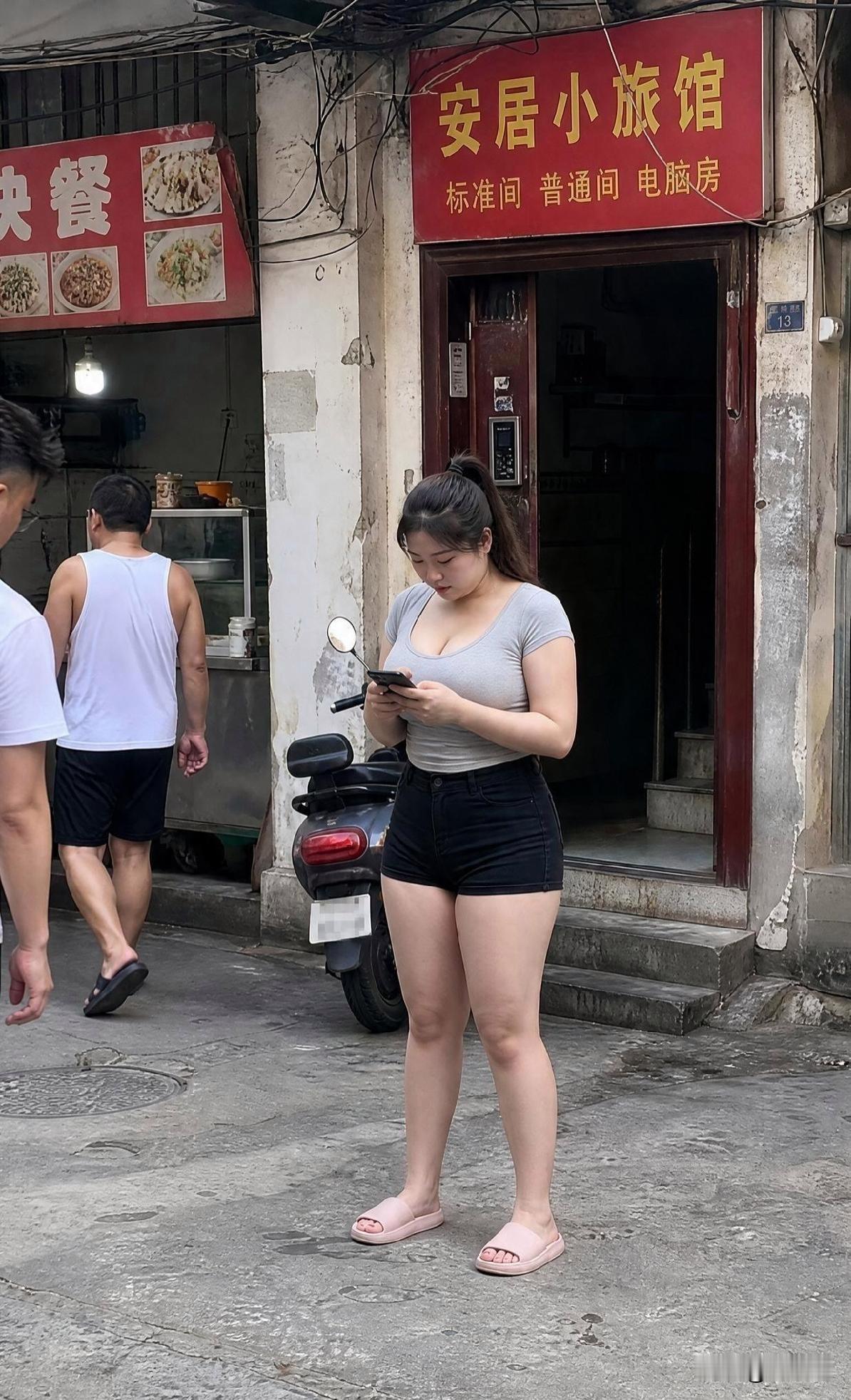 兄弟们这个旅馆看上去有点简陋呀