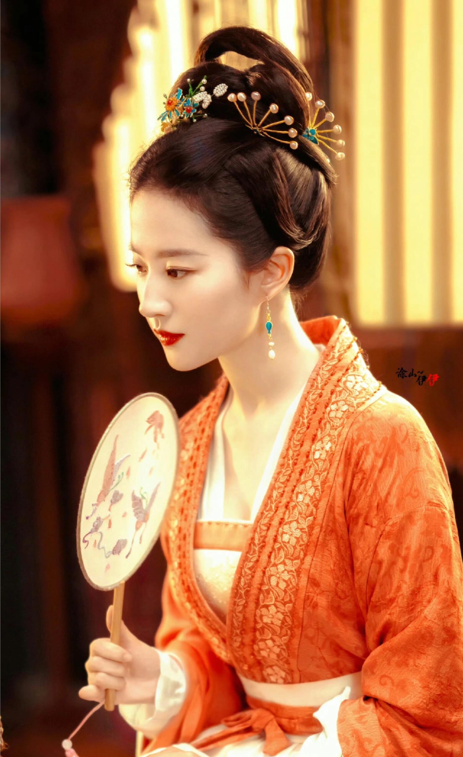 现在的古装剧没刘海是播不了吗，这种大大方方露额头的太少了