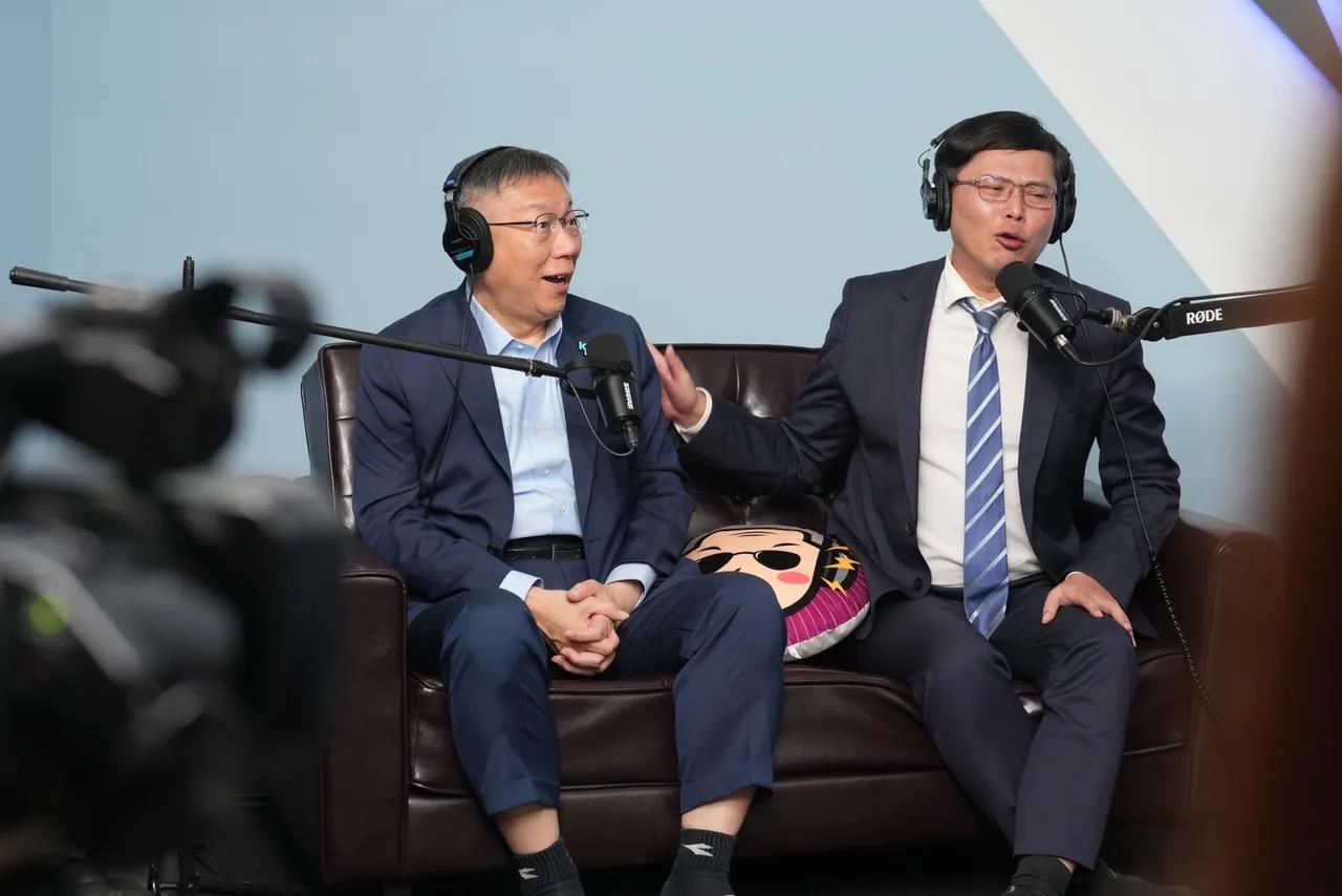 柯文哲找到新工作了成了黄国昌的下属柯文哲担任台湾“国家治理学院”院长台湾