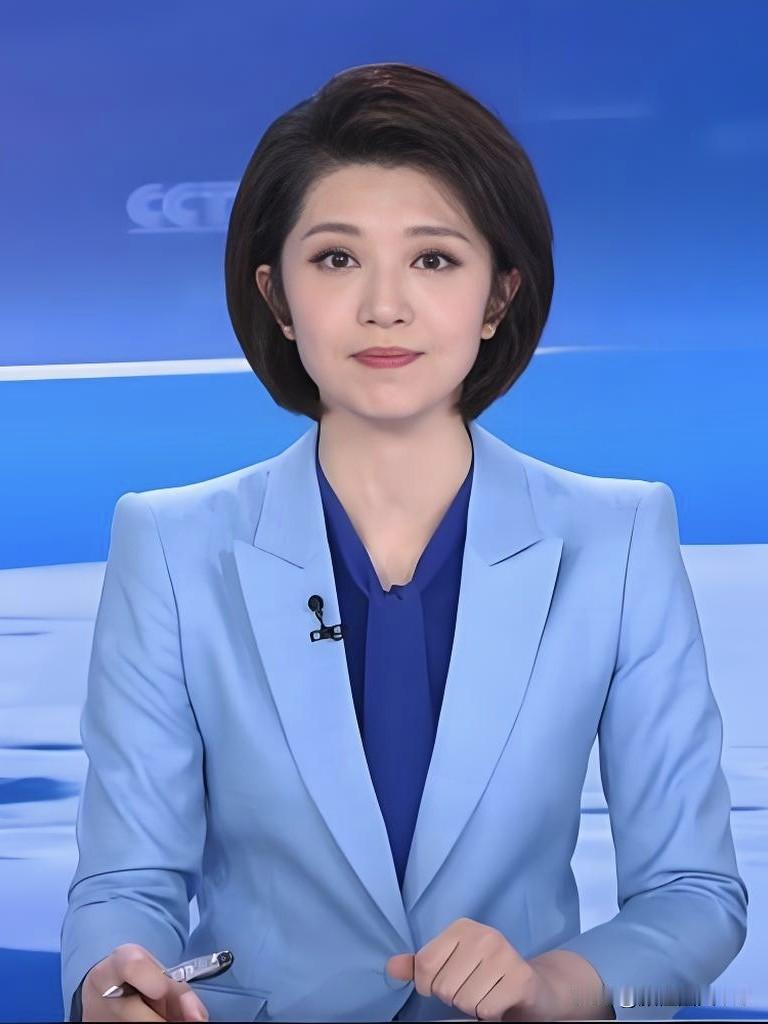 央视新闻主持人果欣禹，知性亲和，是AI主播“果果”原型。主持《朝闻天下》，传递时