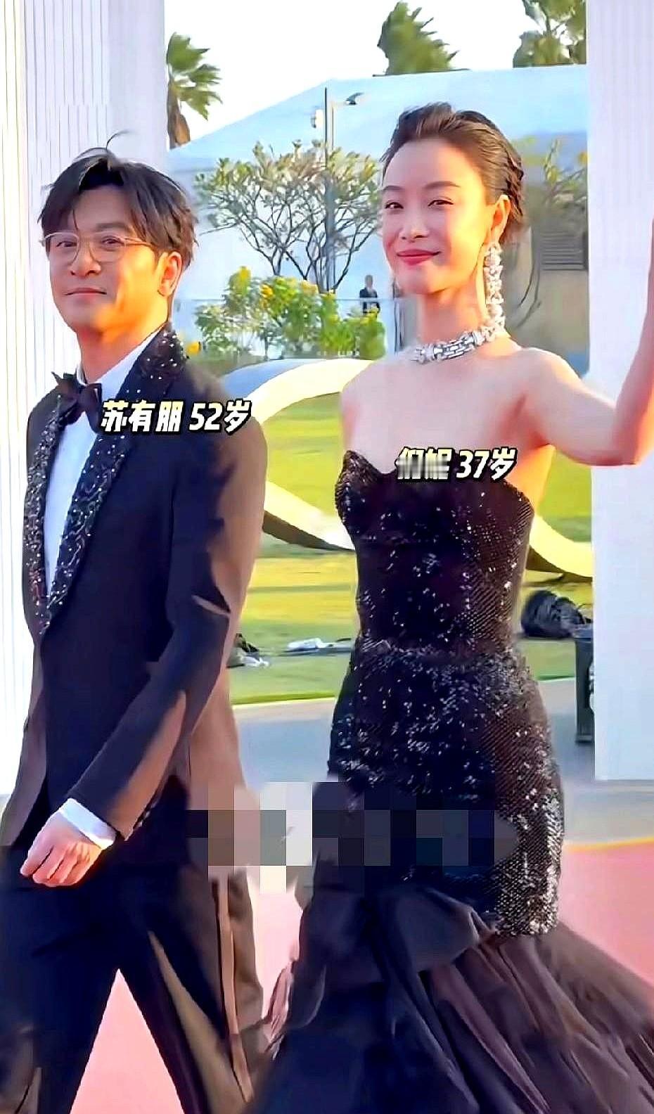 倪妮和苏有朋同框走红毯那事儿，评论区直接炸锅了！50岁苏有朋的下颌线比KPI还锋