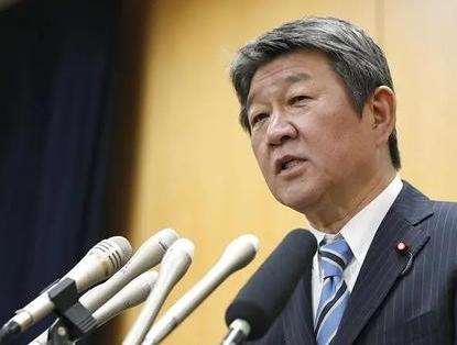 高市早苗也是学精了，眼看中国一点空子都不给日本，高市内阁直接安排外相堵在中方面前