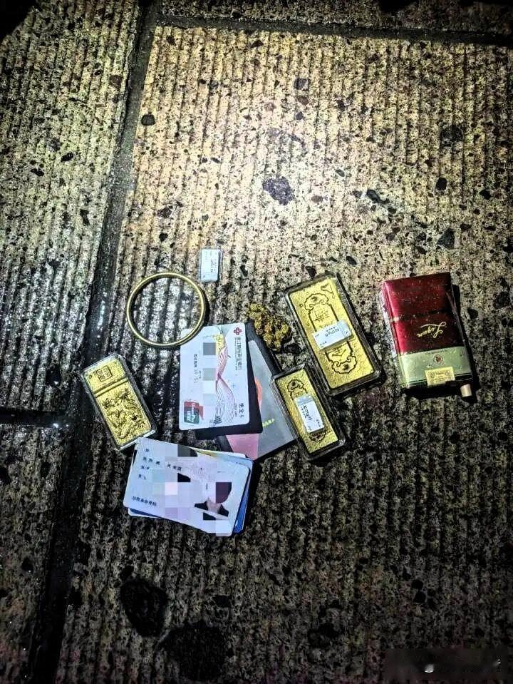 绍兴金店深夜遭神秘人洗劫五民警闪电围堵抢匪自曝过年缺钱2月3日凌晨两点，