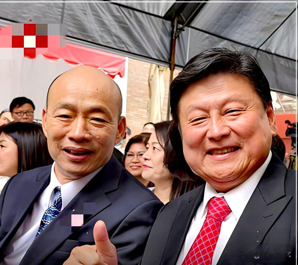 韩国瑜与傅崐萁一笑泯恩仇？据中评社报道，台湾地区民意机构8月14日上午协商处理