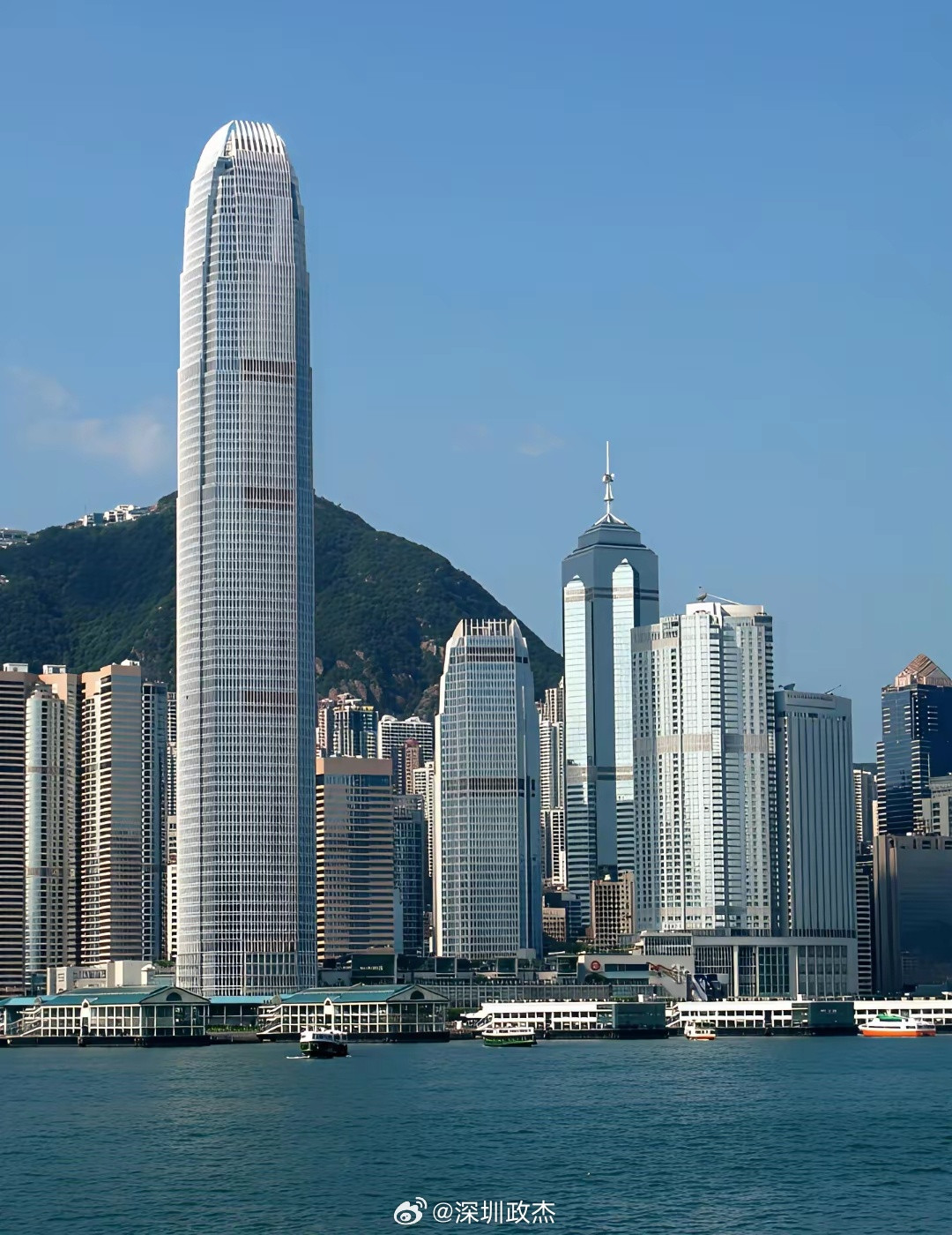 香港IFC写字楼满租，截至9月已无独立办公室房源放出，有出来的基本秒抢。上半年中