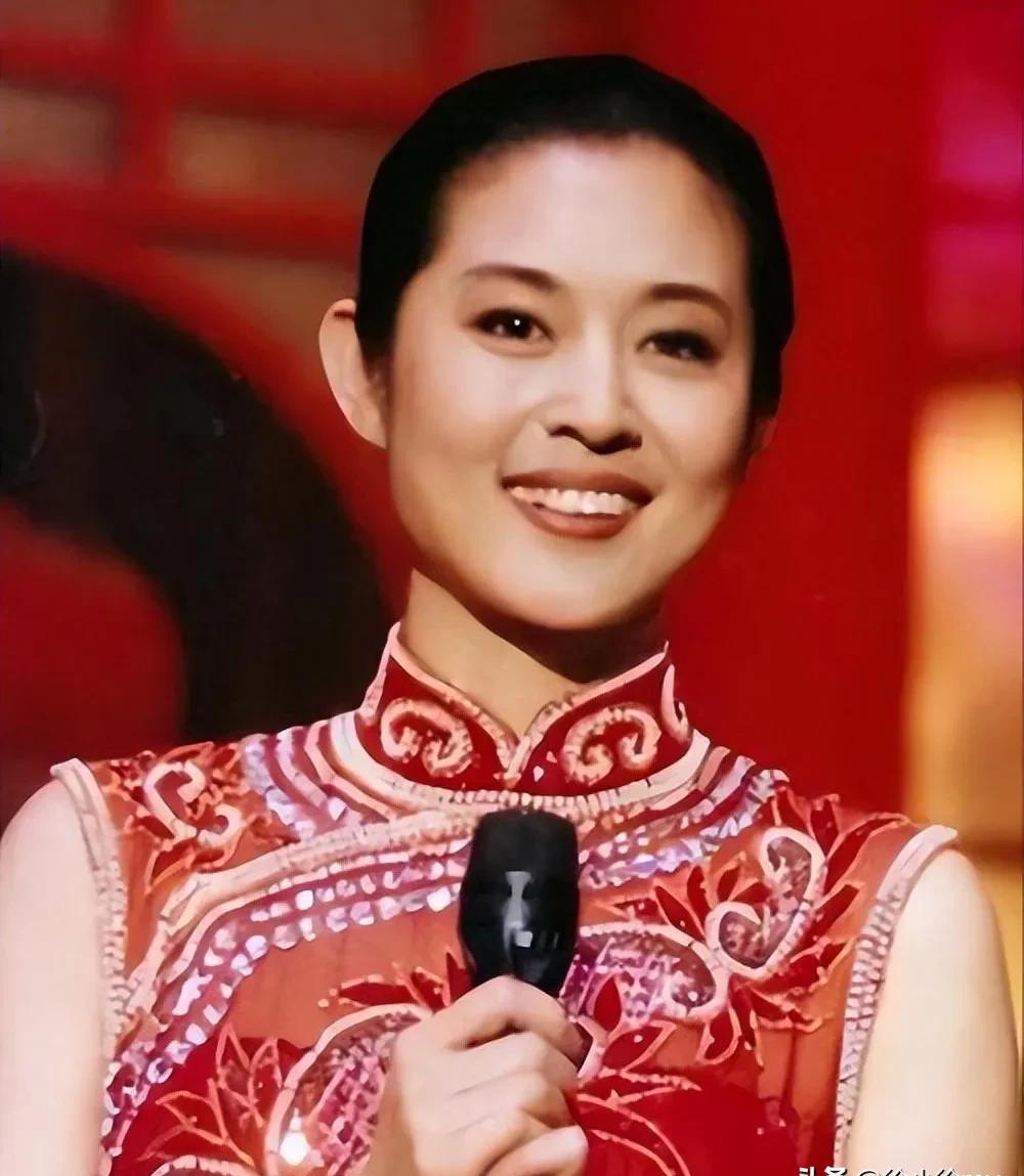 两张央视老面孔最近同框了，刘璐和倪萍。镜头里，70岁的刘璐脸上是时光的沟壑，6