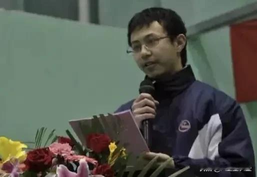 罗家伦，梅州籍客家人，广州天河中学毕业，曾是高考英语状元，当时曾同时被美国卡尔顿